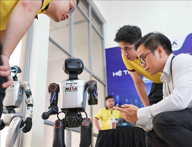 Khu vực trưng bày, giới thiệu sản phẩm trong AI Day 2026. Ảnh: Thanh Tùng - TTXVN